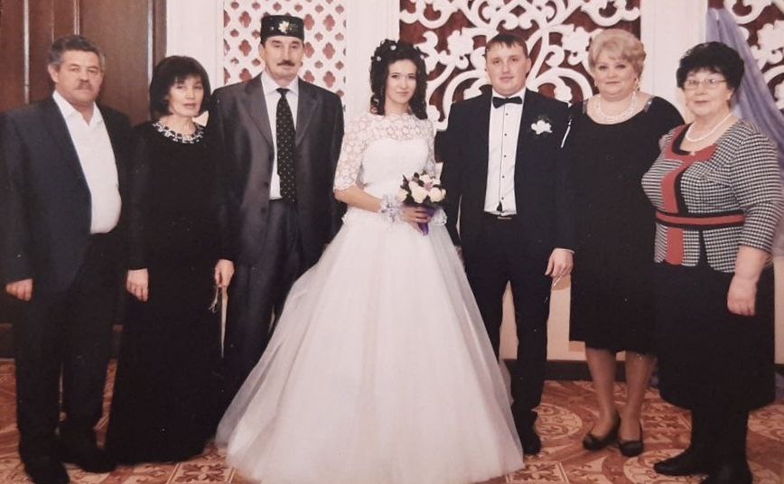 12 (14) Хакимов Рашид,Рашидэ Зарипов Айрат,Алия,Рузэль,Голфия (Айратнын иптэше).Лотфуллина Рэмзия.