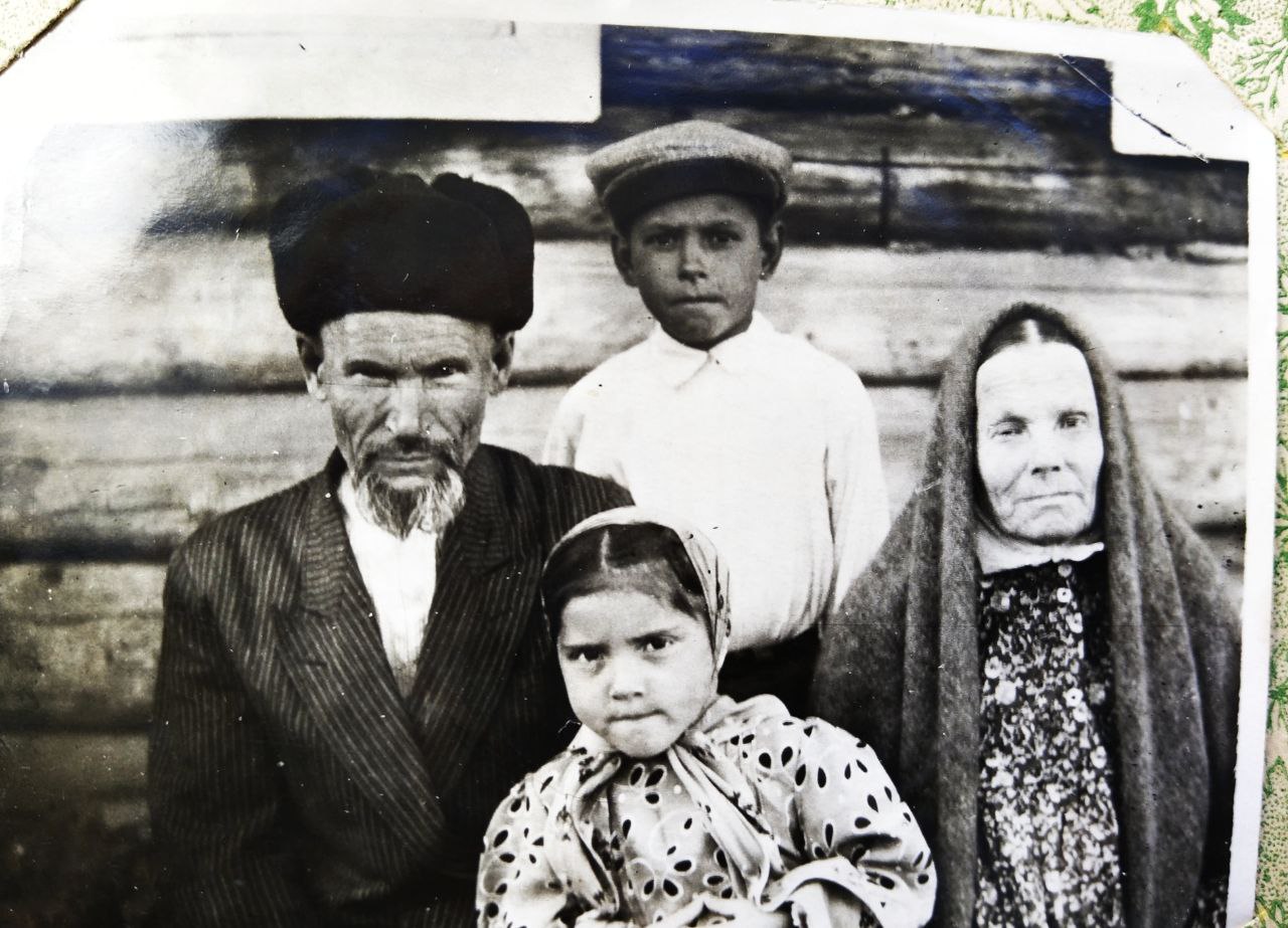 14. Салих бабай, Гэсимэ эби, Эминэ апа, Эсхадулла абый.