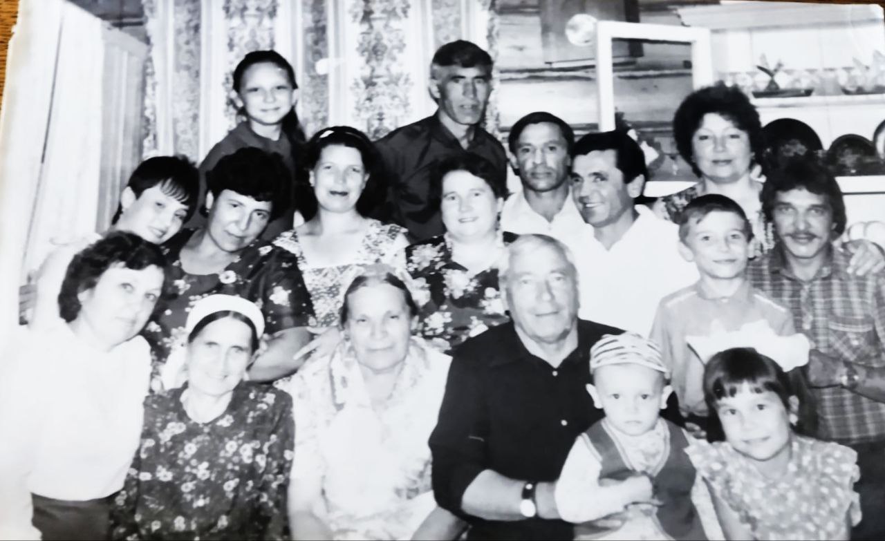 28.   уртада САра апа Шэмси абый балалары белэн