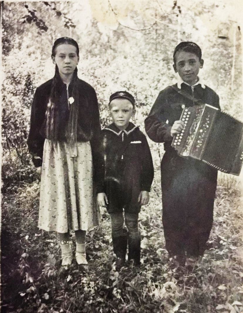 44...1 Касыйм абый (зав. пекарь)   Мэгсумэ апа балалары Фирая,Фэрит.Васил Халиуллиннар.